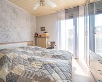Schlafzimmer mit Zugang Balkon