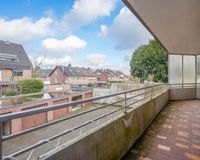 Balkon aus Schlaf und Kinderzimmer