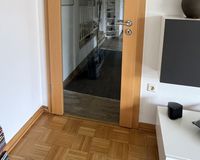 Holztüren mit breitem Glaseinsatz