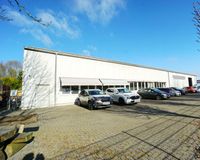 Gewerbehalle mit Stellplätze