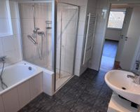 Badewanne und Dusche getrennt 