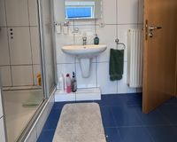 Badezimmer mit Dusche, 