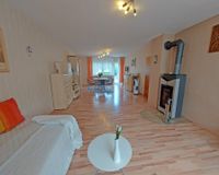 Wohnzimmer mit Blick zum Esszimmer