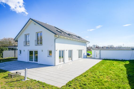 Traumhaus mit Einliegerwohnung – Stilvolle Architektur & moderne Technik in perfekter Harmonie
