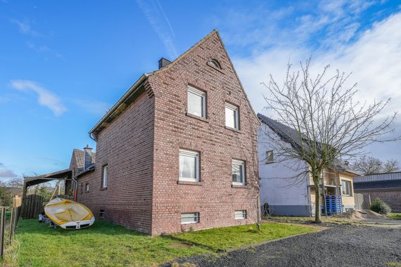Freistehendes Einfamilienhaus - Historischer Charme und vielfältige Möglichkeiten auf 2.150 m²