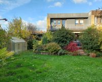 Blick vom Garten auf das Haus