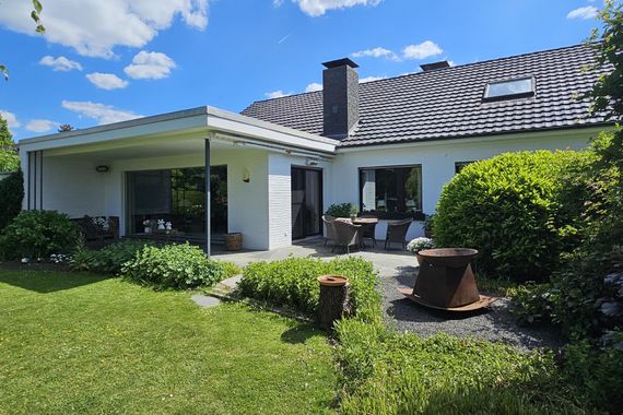 Paradiesisch! Freistehender Bungalow mit Parkgrundstück in Blumenkamp