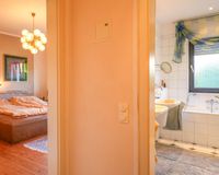 Blick in´s Schlafzimmer _ Badezimmer