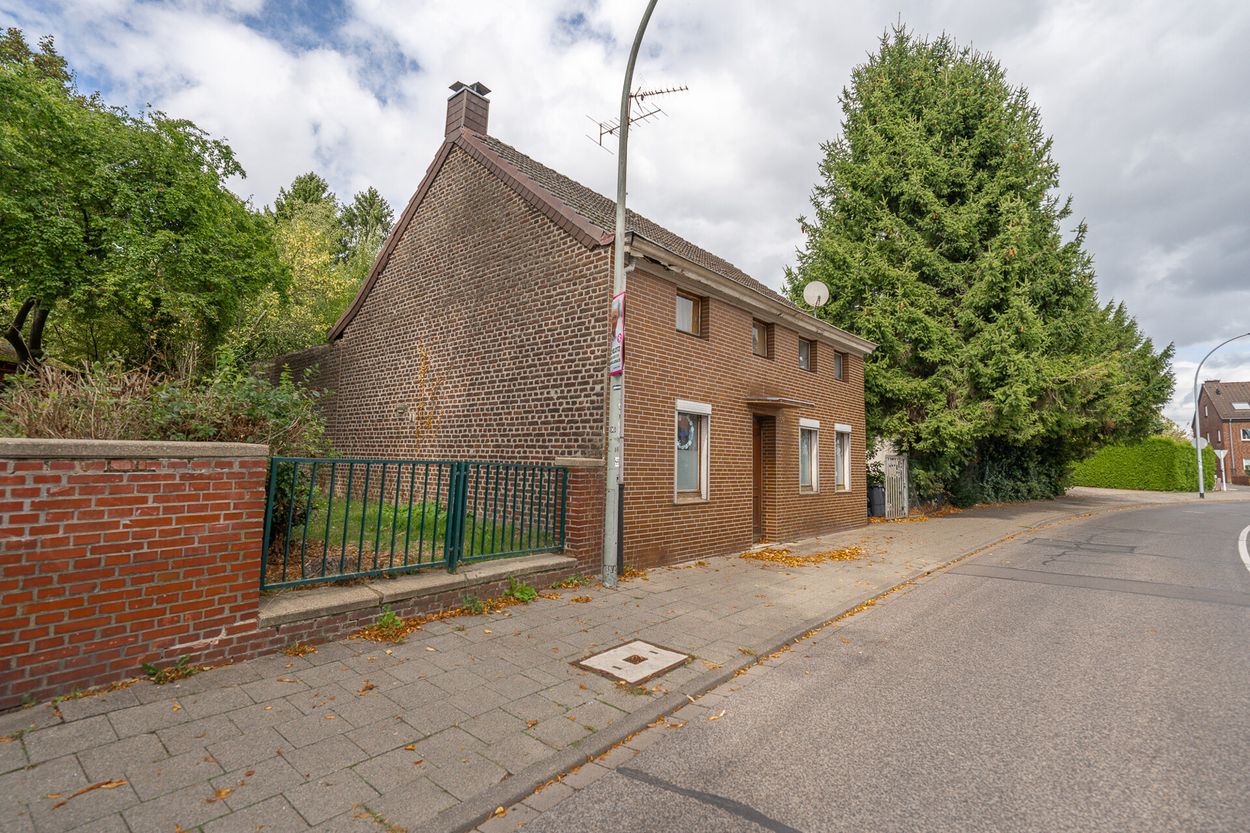 Seltenes Investitionsjuwel in Mönchengladbach – großzügiges Grundstück mit Neubaupotenzial