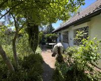 kleine Terrasse an der Seite