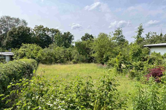 Moers-Stadt: Tolles, 747 m² großes Baugrundstück - angrenzend an den Moersbach