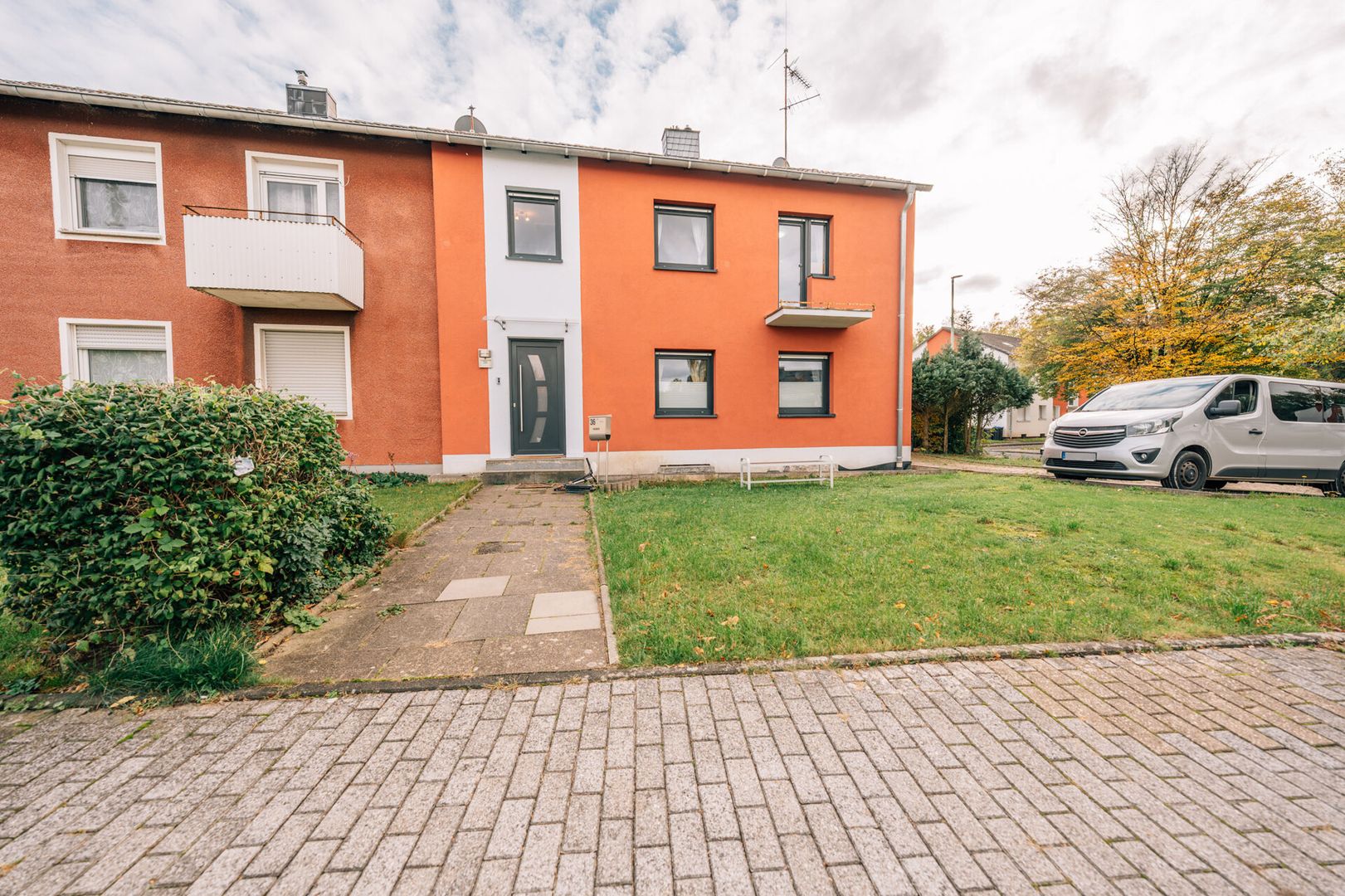 Charmante Doppelhaushälfte mit Garten, Anbau & Garage – Platz für Familie & Ideen