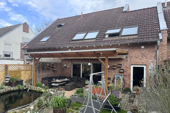 FLÜREN! Schmuckes Doppelhaus mit Garage im beliebten Ortsteil Flüren