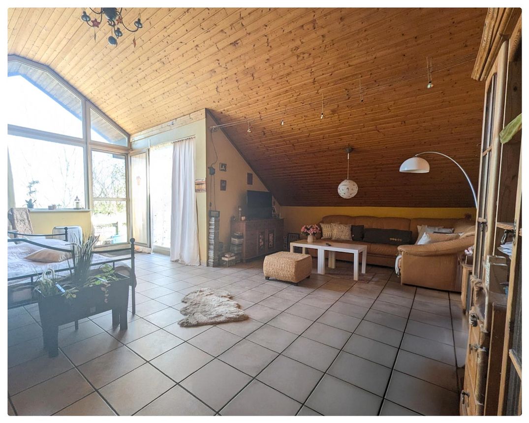 GEMÜTLICHE DACHGESCHOSS WOHNUNG MIT GARAGE IN WESEL