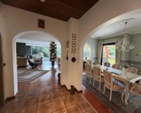 Blick Flur Richtung Ess-/ und Wohnbereich  