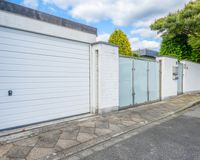 2 Garage und Rolltor
