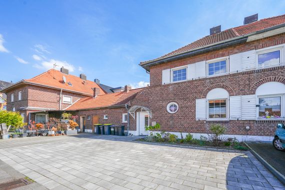 Historische Doppelhaushälfte aus dem Jahr 1938 – Ein Charmeur für Liebhaber klassischer Architektur