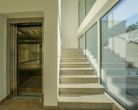 Treppenhaus / Aufzug