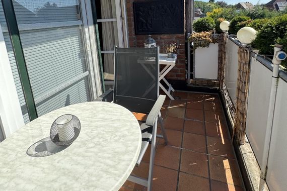 Rarität in Obrighoven: Wohnung im 1.OG mit Balkon und Garage !