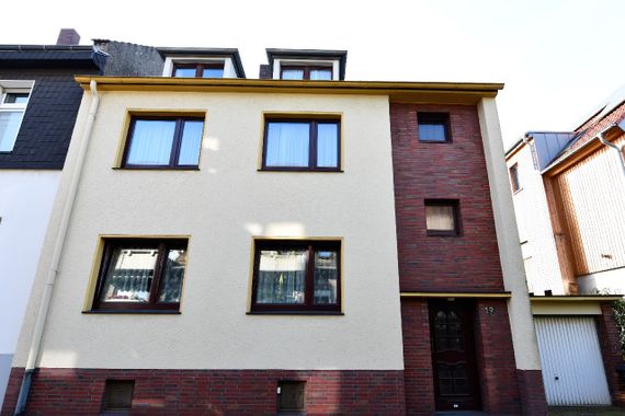 2 bis 3-Familienhaus mit viel Platz in gesuchter, ruhiger TOP-Lage in Duisburg Huckingen