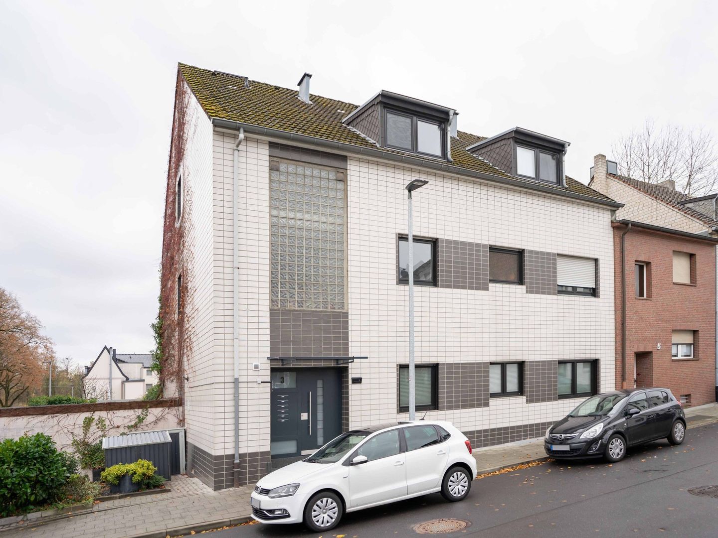 Direkt am Schmölderpark: Schickes DG-Appartement mit Einbauküche!