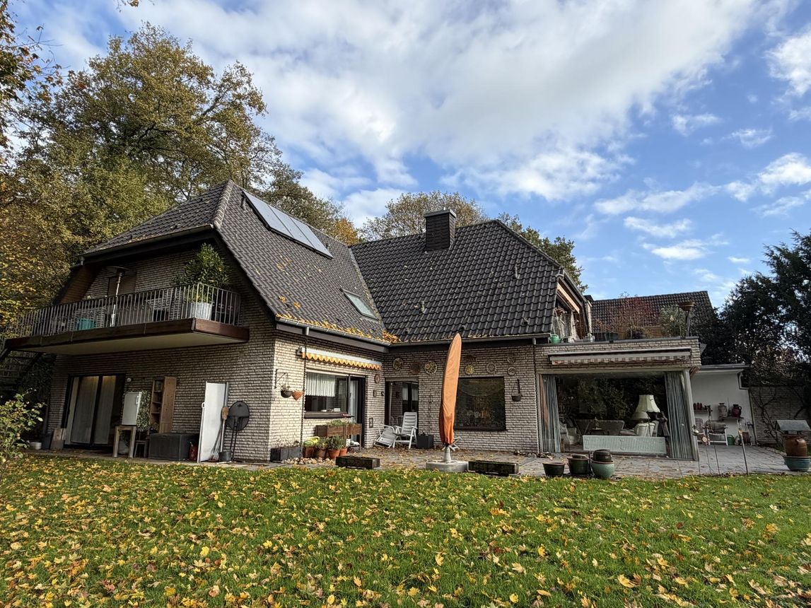 Ein besonderes Schmuckstück mit 2 Wohneinheiten und Doppelgarage in Wesel