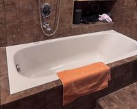 Bad mit Badewanne 
