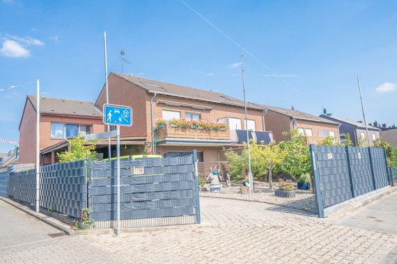 Wohnen, leben, genießen – Doppelhaushälfte mit Garten, Terrassen und Platz für die ganze Familie