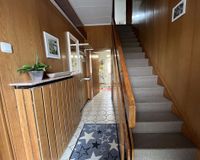 Eingangsbereich u. Treppenaufgang