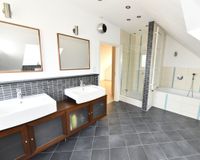 Badezimmer im Dachgeschoss