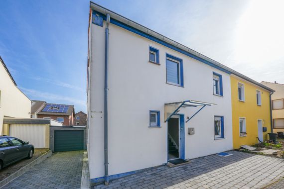 Ihr Zuhause in ruhiger Feldrandlage – Doppelhaushälfte mit Potential zur persönlichen Gestaltung.