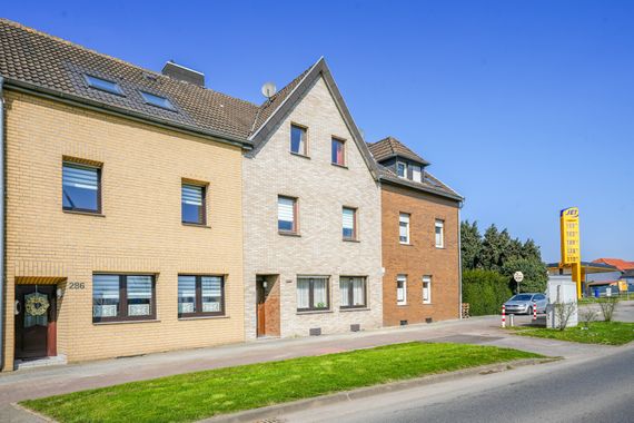 Historisches Reihenmittelhaus aus 1925 mit viel Charme und Potenzial zur modernen Neugestaltung