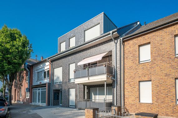 Helle Erdgeschosswohnung mit sonniger Terrasse, offenem Wohnkonzept und barrierearmer Gestaltung