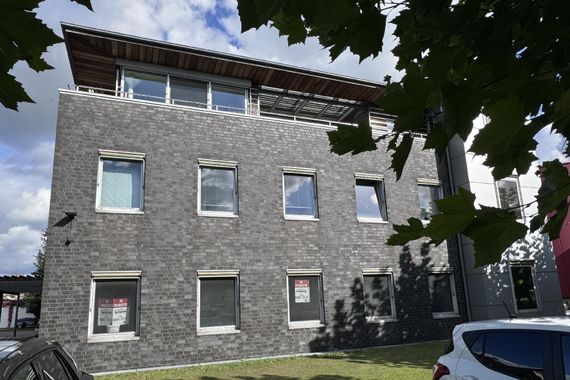 Repräsentative Bürofläche mit separatem Eingang und PKW- Stellplätzen in Lackhausen !