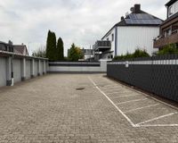 ... mit insgesamt 12 Garagen