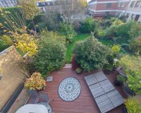 Blick vom Balkon auf die Terasse & Garten