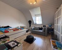 Kinderzimmer/ Büro 