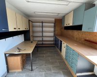 Schuppen vor der Garage