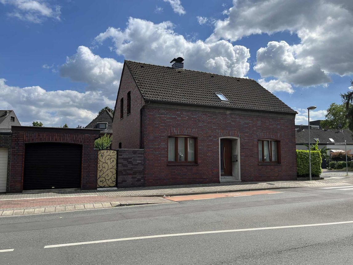 Freistehendes, großzügiges Einfamilienhaus im Moerser Josefviertel