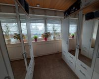 Ankleideraum neben dem Elternschlafzimmer im DG