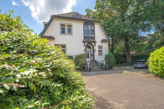 Historisches Hotel aus 1910 – stilvoll, zentral und wirtschaftlich: Ihre Investition mit Perspektive