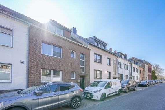 Exklusives Einfamilienhaus – 187 m² Wohnfläche, großer Garten, separate Kinderetage, viel Potenzial.