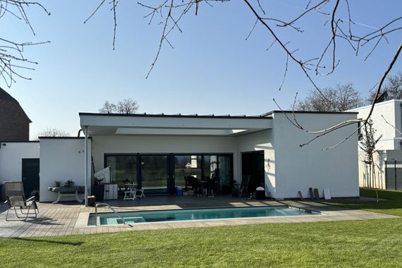 Wohnen wie im Süden! Neubau- Bungalow mit Swimming- Pool in Lackhausen