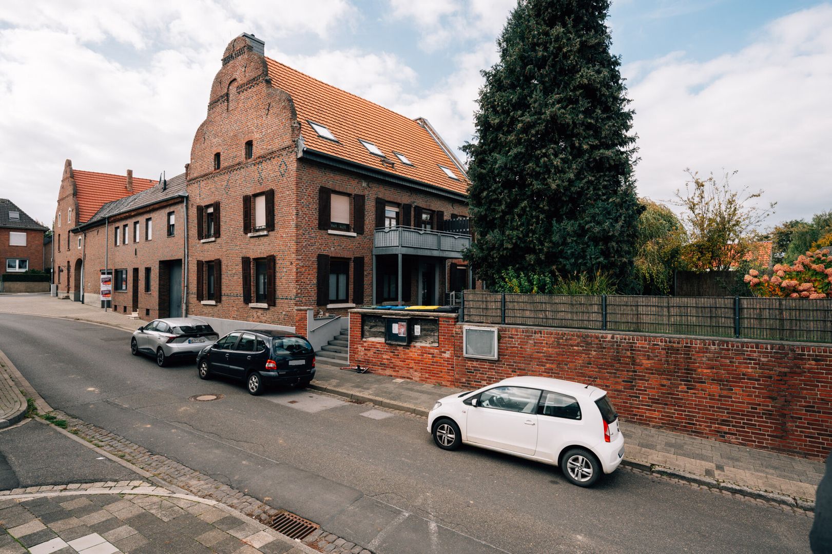 Historisches Mehrfamilienhaus mit ca. 271m² Wohnfläche und stabilen Mieteinnahmen + zzgl. Nutzfläche
