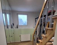 Ankleide/Treppe in den Spitzboden