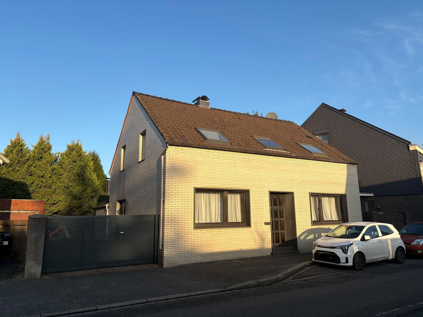 Freistehendes Einfamilienhaus in DU-Homberg/Grenze Moers mit Garage  und  Hobbyraum im Garten