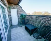 Loggia mit zwei Abstellräumen