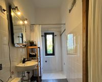 Das angrenzende Duschbad/WC