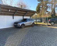 Teilüberdachter PKW-Stellplatz