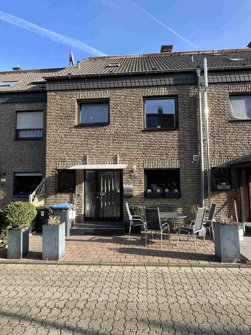 Modernes Reihenhaus mit viel Platz und Garage in Moers-Asberg!